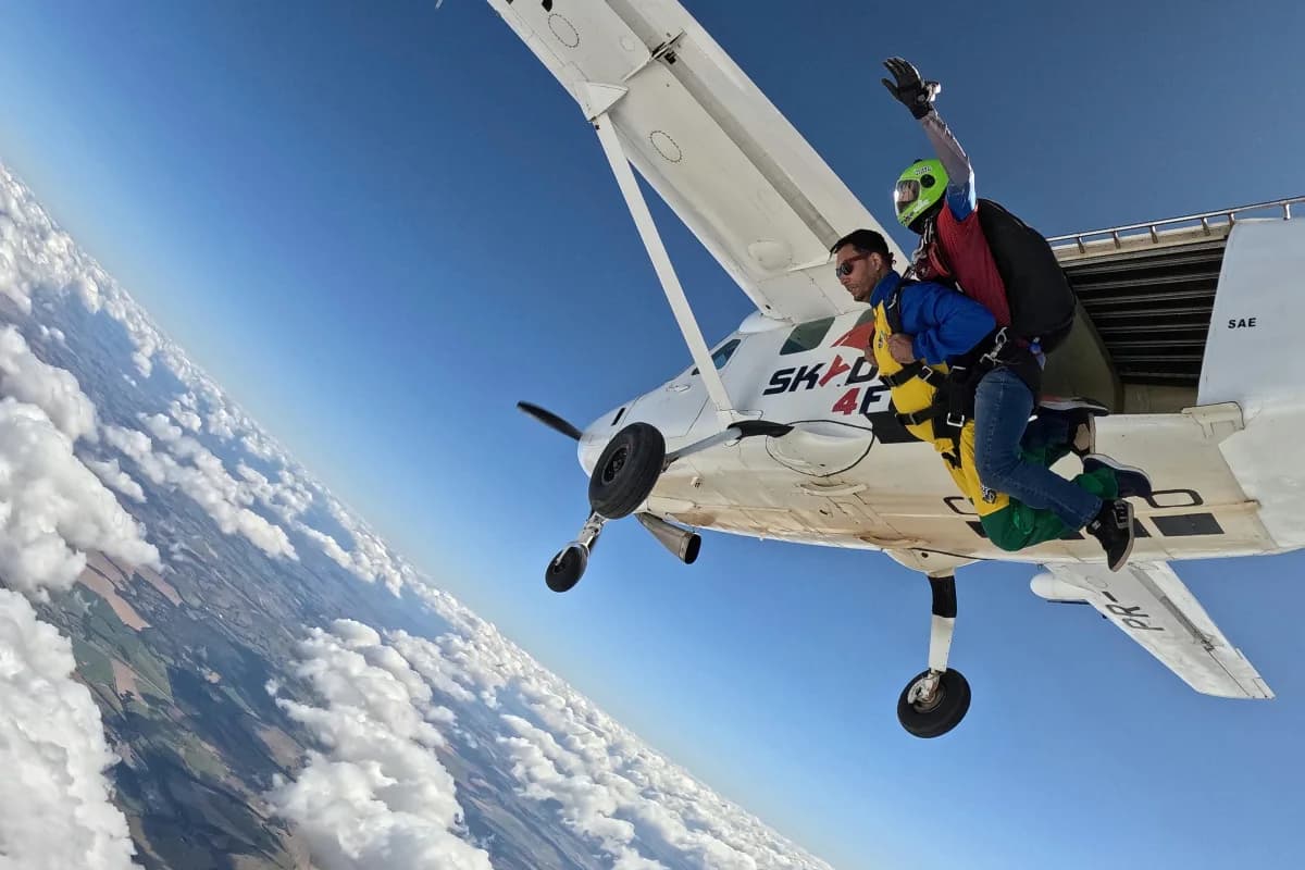 How a tandem parachute works Skydiving Academy