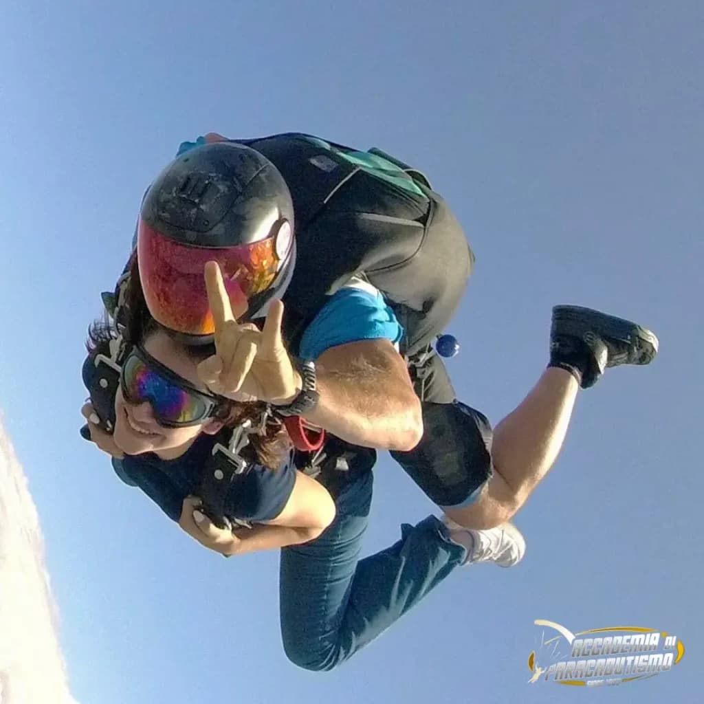 Luca, istruttore di paracadutismo dell'Accademia, con oltre 20.000 lanci all'attivo